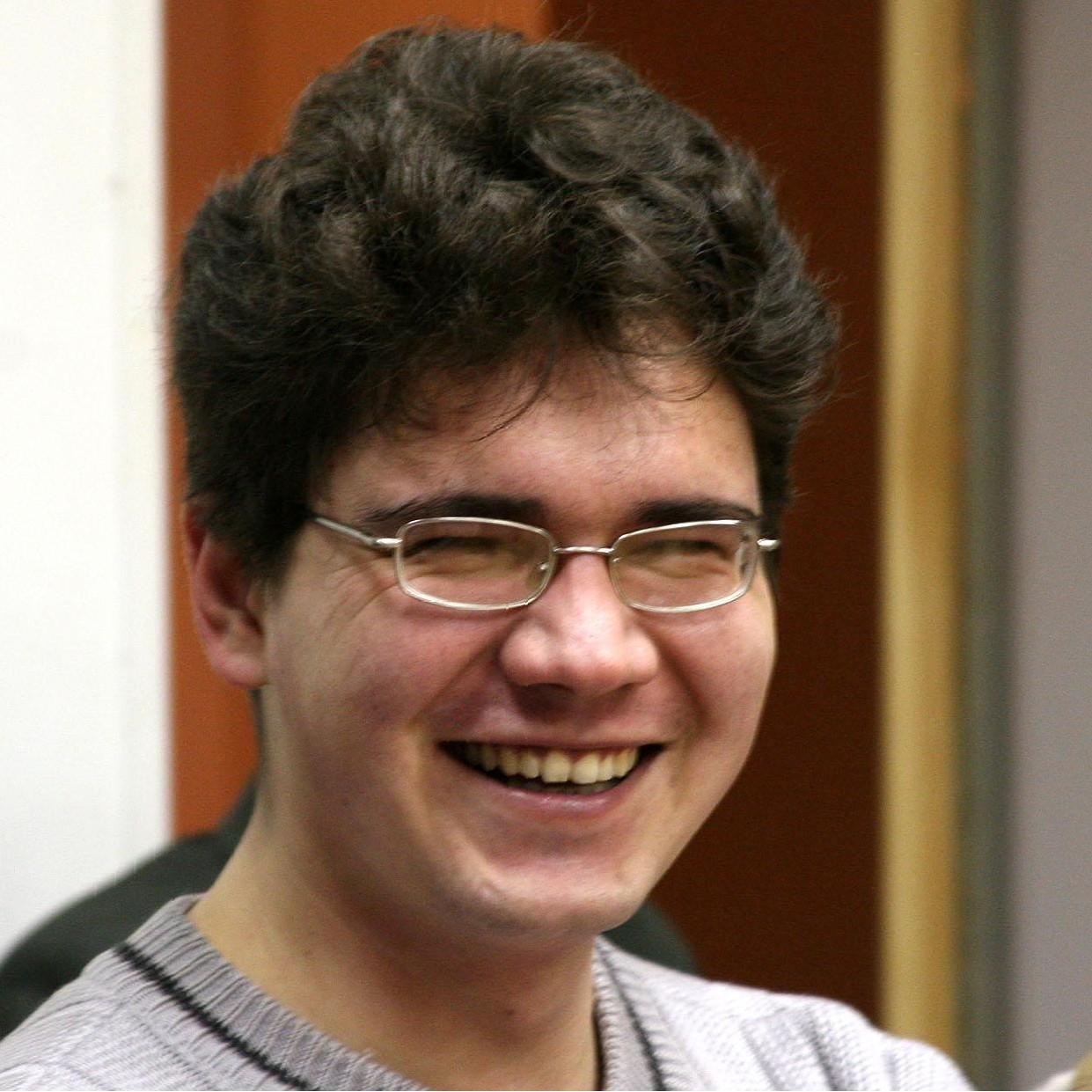 <p>Андрей Петров</p>
