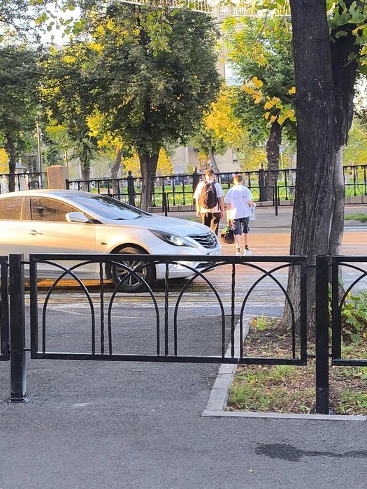 По привычке пешеходы продолжили пользоваться бывшим переходом | Источник: предоставлено читателем