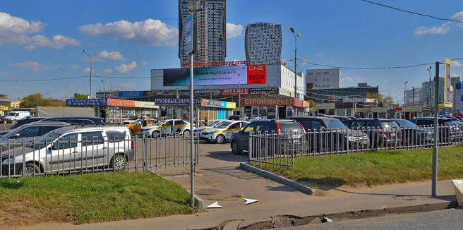 ТВК «Автомобили» построили еще в 70-е годы | Источник: «Яндекс Карты»