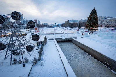 Нарядный и безлюдный Екатеринбург после Нового года