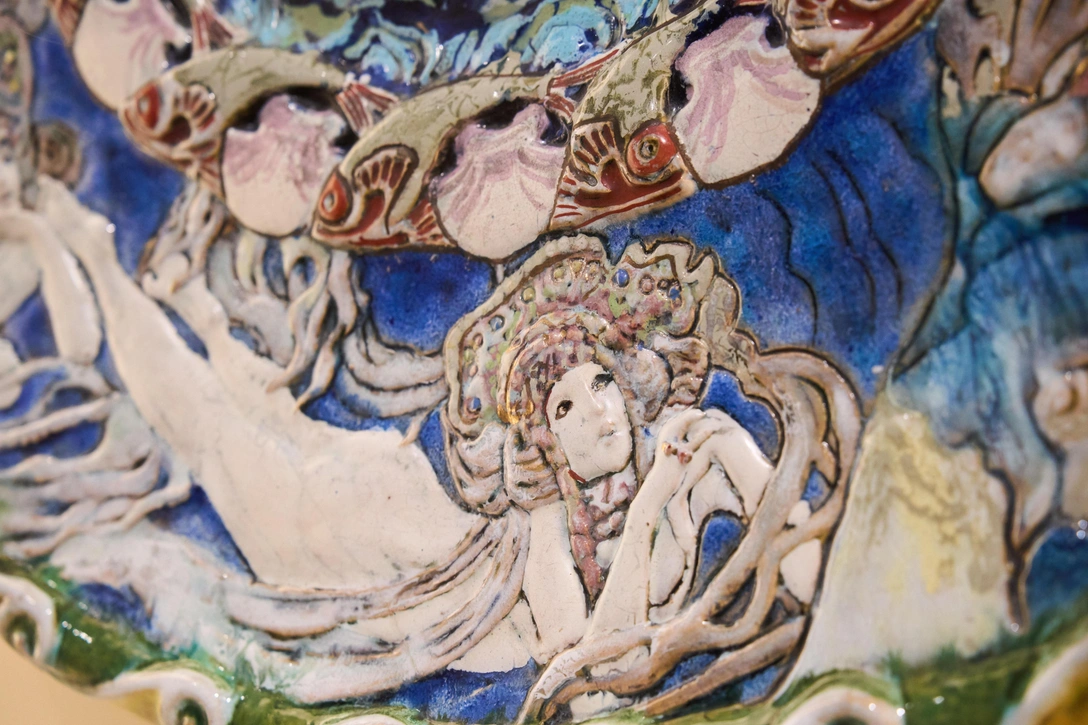 Врубель М. А. Декоративное блюдо «Садко». Майолика. 88х75. 1899 г. (Дата эскиза). Государственный Русский музей. Фрагмент. | Источник: пресс-служба Всероссийского музея декоративного искусства