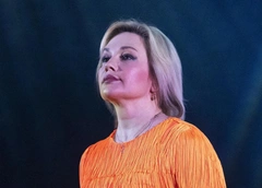 Татьяна Буланова выплачивает кредит — 45 тысяч в месяц — и берет деньги в долг: «Отрабатываю и отдаю его»