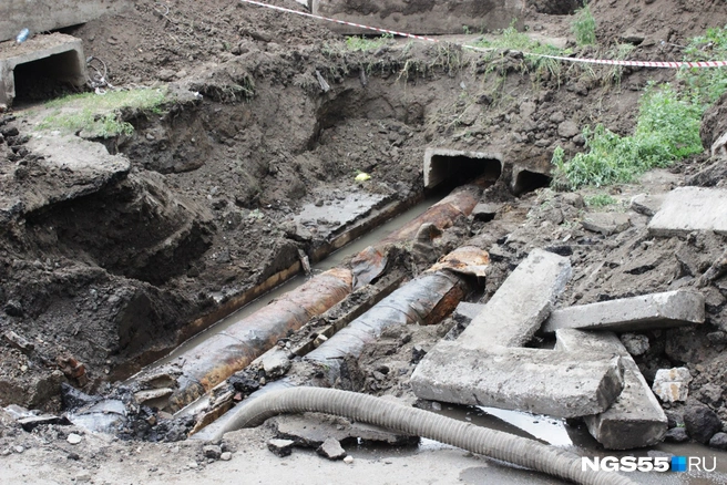 Рабочие обнаружили очень большие повреждения на трубопроводе
