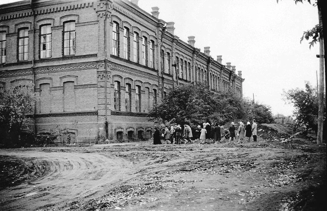 Здание женской гимназии, но уже педагогический институт | Источник: Тюмень до нашей эры / Vk.com