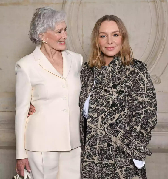 Кейт Мосс, Гленн Клоуз и другие: самые стильные выходы звездных матерей с дочерьми на Неделе моды в Париже