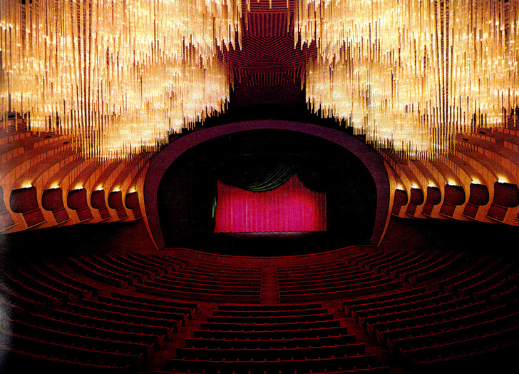 Зал Teatro Regio в Турине с люстрой «Облако», 1972 год.