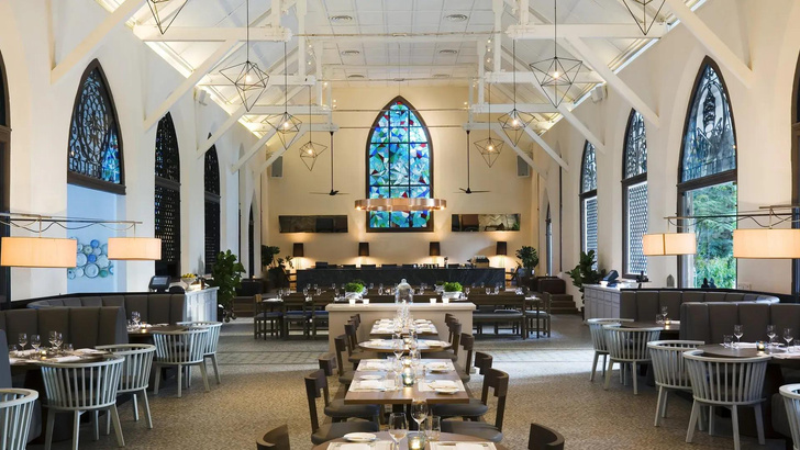 10 роскошных ресторанов в бывших церквях