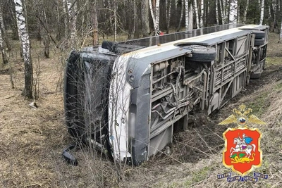 Автобус опрокинулся в кювет в Подмосковье