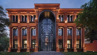 Огромная черная лестница и 400 000 кирпичей: книжный магазин в Китае