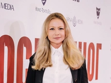 Миронова в классике, Якубович с красноволосой дочерью, накрашенный Воробьев: показ фильма «Осьминог»