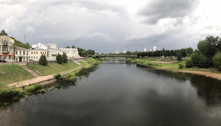 Панорама Торжка с пешеходного моста. | Источник: Денис Рылов