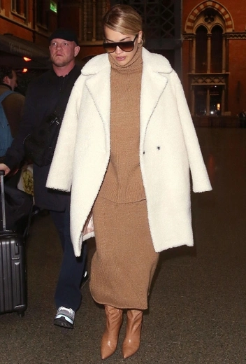 Рита Ора в Лондоне | marieclaire.ru