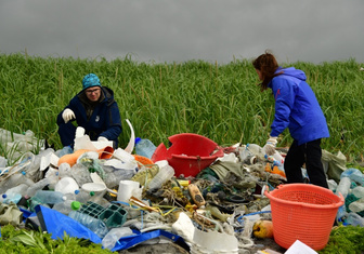Какой вид мусора самый распространенный на побережье Охотского моря