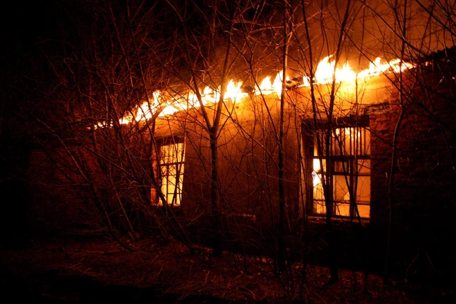 Горят дома, гибнут дети. Огненная эпидемия в Петербурге и Ленобласти | Источник: photovova / iStock