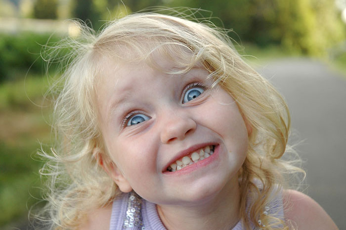 Почему ребенок кривляется - Parents.ru