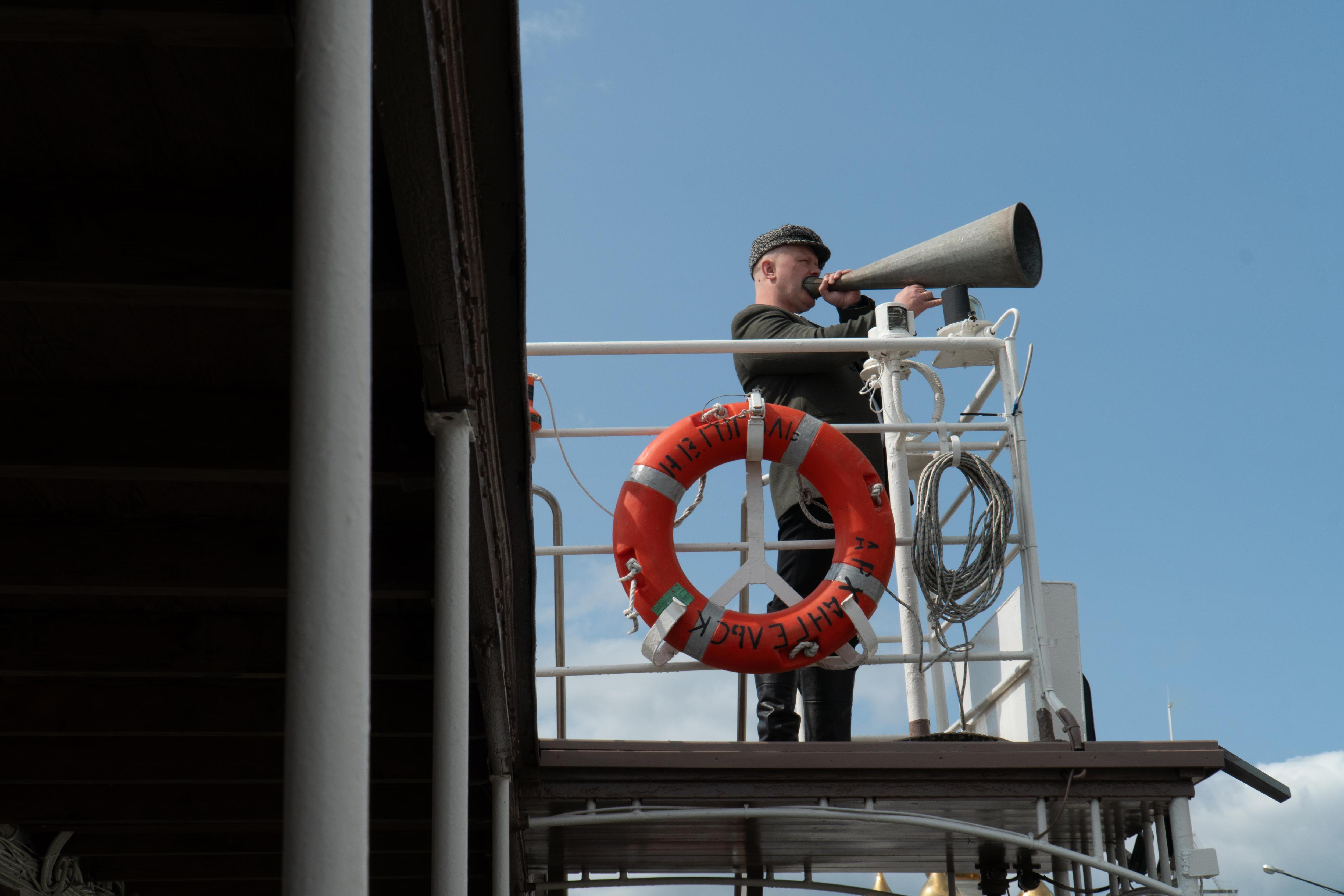 «Тут тяжело, но хорошо»: для кого создавали дорогой спектакль о Поморье на пароходе «Н. В. Гоголь» 