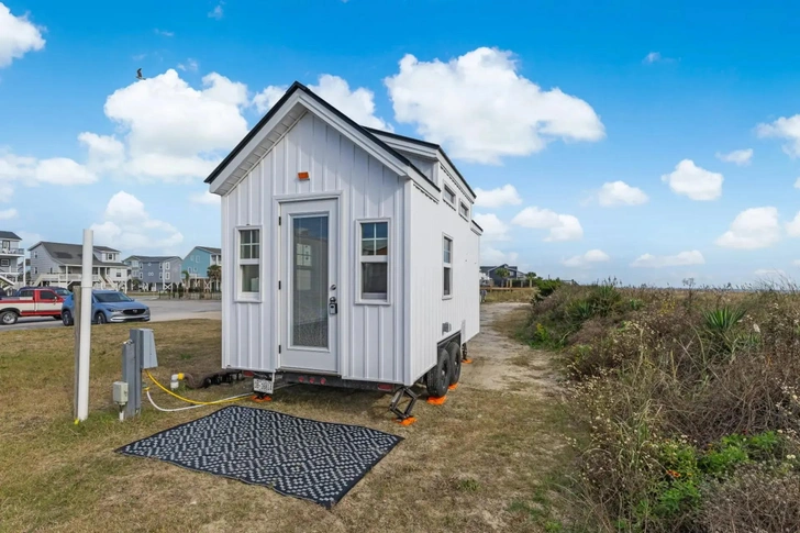 Все нужное в клюве: оцените двухместный дом-прицеп Petite Pelican | Источник: Tiny House Listings
