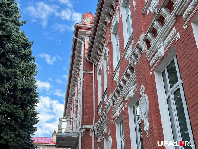Массивное здание | Источник: Андрей Бирюков / UFA1.RU