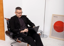 Сказочность бытия и мультижанровый спектакль: как рождается синтез музыки и театра