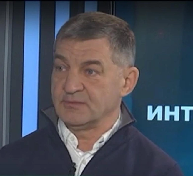 Игорь Прозоров дает интервью как председатель Ассоциаций участников алкогольного рынка и торговой | Источник: РБК Уфа / YouTube.com