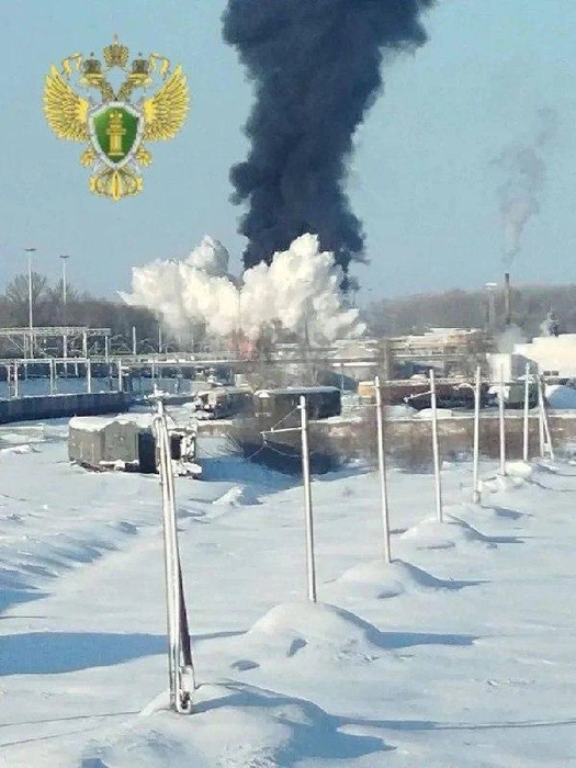 Вагоны с бензином сошли с рельсов в Тамбовской области. На месте происшествия — сильный пожар | Источник: Транспортная прокуратура