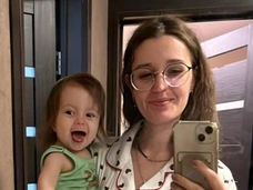 «На УЗИ врач сказала, что у ребенка короткие ручки и ножки»: мама «хрупкой» девочки Анна Мигунова о борьбе за нее