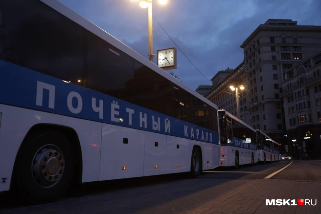 Почетный караул также участвует | Источник: Дмитрий Толстошеев / MSK1.RU
