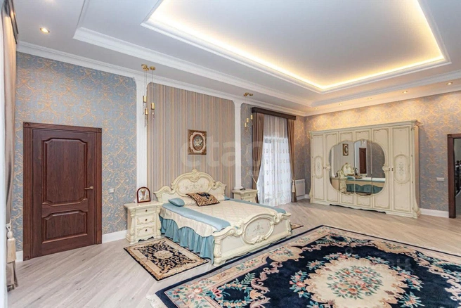 Второй этаж занимают три спальни, так выглядит одна из них | Источник: Агентство недвижимости «Этажи» / N1