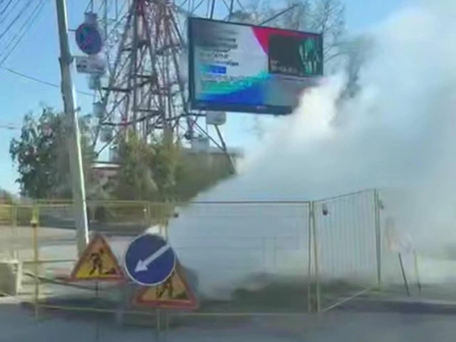 На месте аварийной ситуации отсутствуют рабочие | Источник: Телеграм-канал «Новосибирск с огоньком»