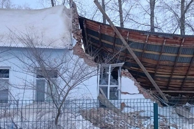 В Колывани обрушилось здание спортивной школы