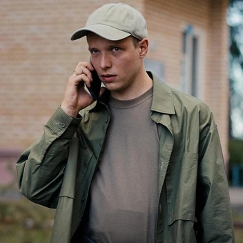 Герои проекта могут быть уязвимыми  | Источник: сериал «Ландыши», 2024 год, реж. Александр Карпиловский, Илья Шпота, Михаил Пипия, Константин Мазур / T.me