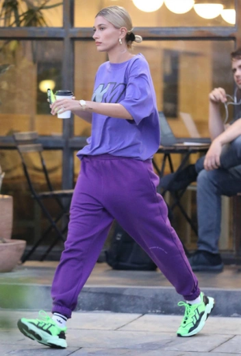 Хейли Бибер в Лос-Анджелесе | marieclaire.ru