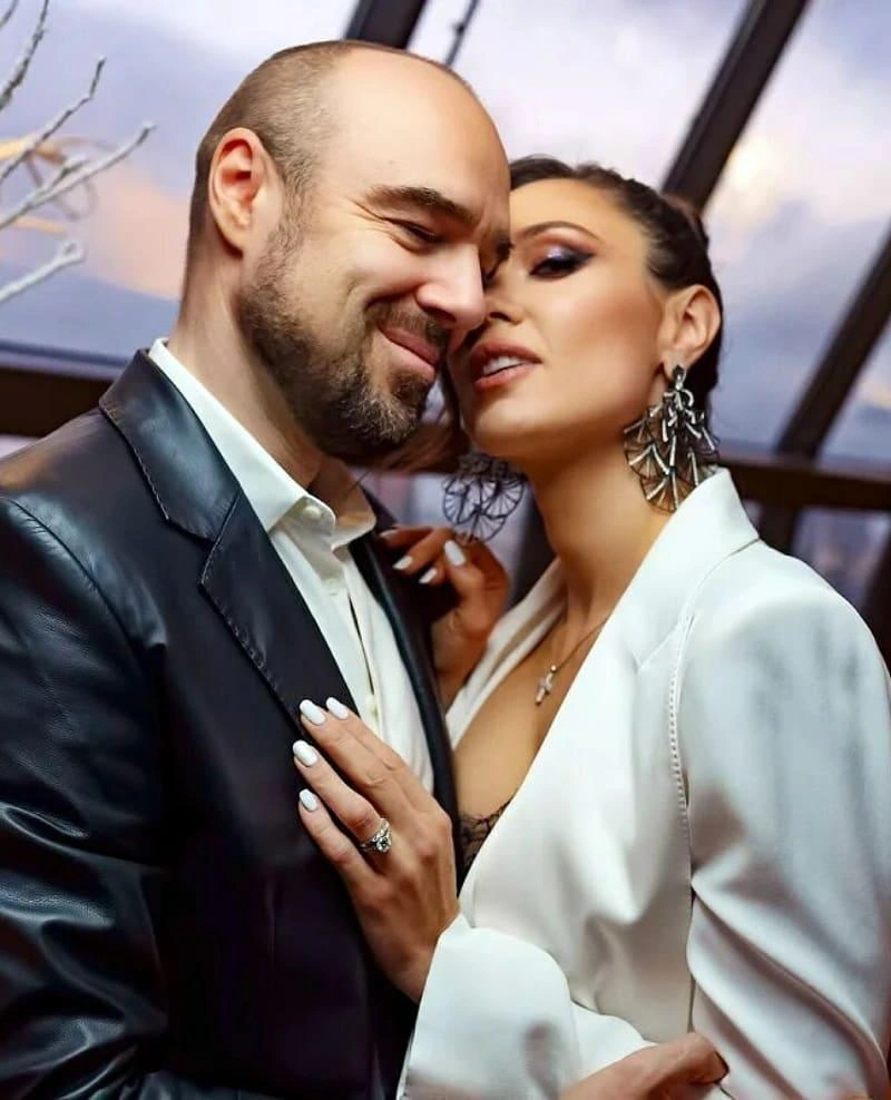 Жена Романа родила ему 6 детей | Источник: roman_tovstik / Instagram (экстремистская организация, деятельность запрещена на территории РФ)