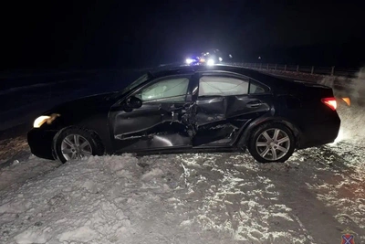Lexus Crashes into UAZ Near Volgograd, Teenagers Injured