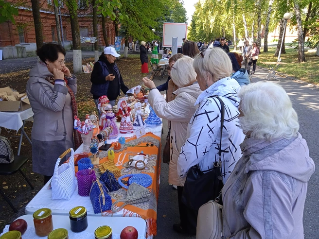 В рамках Дня города проходят выставки ремесленников | Источник: Дмитрий Сильнов / 173. RU