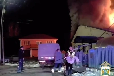 Омбудсмен наградила инспекторов ДПС за спасение ребенка