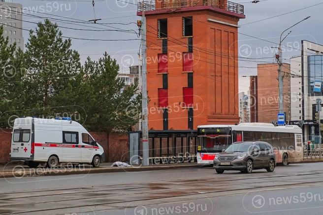 Очевидцы вызвали мужчине врача | Источник: Тимофей Калмаков / 59.RU