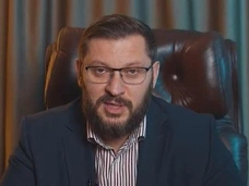 «Среди психологов много психов»: Бартон обматерил коллег, осудивших Даса за избиение фанатки сумкой