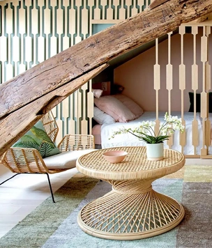 Пыльная роза и мох: уютная мини-студия 32 м² в Париже