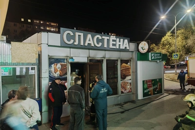 В Волгограде выгорел павильон со сладостями