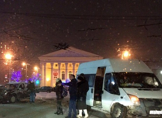 В центре Рязани произошло ДТП с участием маршрутки и иномарки | ya62.ru