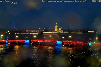 Мосты и башни Петербурга подсветили в честь ликвидаторов Чернобыля