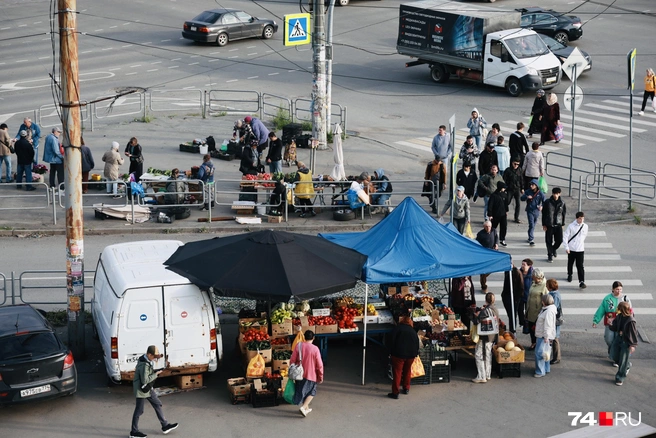 Интересно, когда дыни «припаркованы» на пешеходном переходе, это нарушение ПДД? | Источник: Наталья Лапцевич