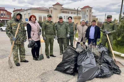 Сотрудники СК Калмыкии вышли на субботник