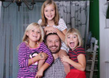 Владимир Кристовский готов выдать замуж четырех дочерей