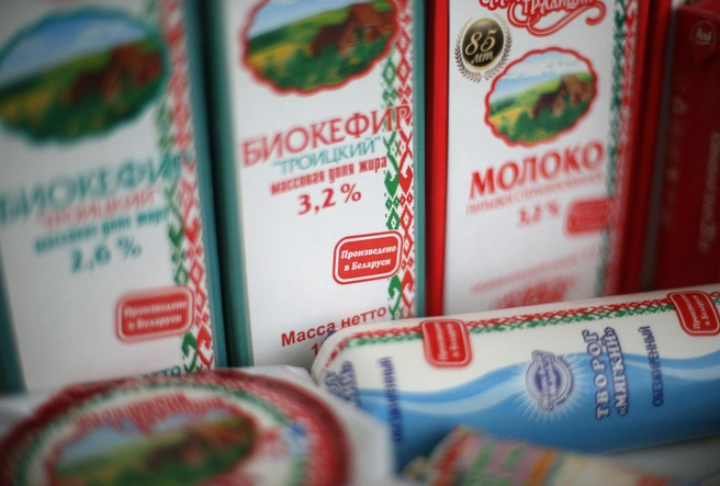 «Люди ругались, бросали товар». Петербуржцы временно остались без белорусской молочки | Источник: ИТАР-ТАСС/ Станислав Красильников
