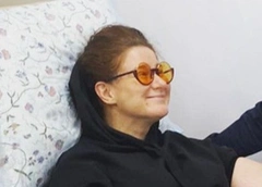 «Как бабушка, еле узнала»: Юлия Куварзина напугала поклонников фото с капельницей