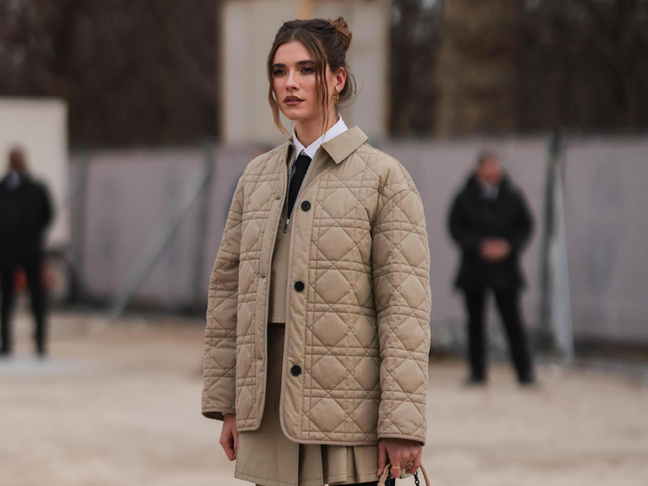 Стильно и бюджетно: самые модные куртки на весну дешевле 10 тысяч рублей, которые выглядят дорого