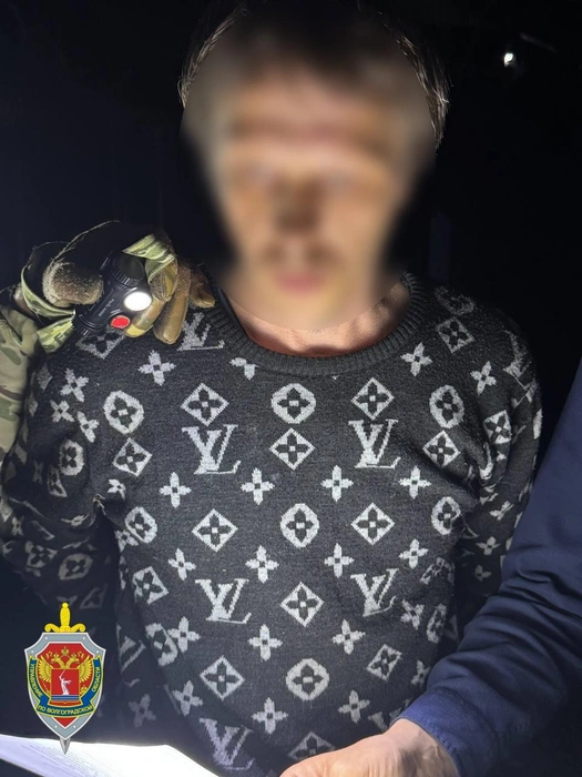 Задержаному сообщают, что он стал подозреваемым в оправдании терроризма | Источник: пресс-служба УФСБ по Волгоградской области