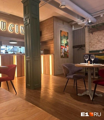 Интерьер ресторана Osteria Mario | Источник: Екатерина Пшенова / E1.RU